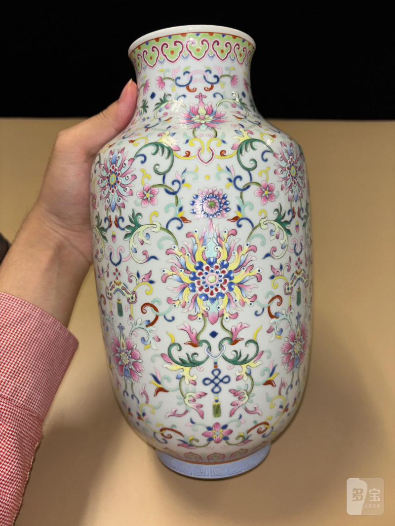清道光 洋彩缠枝西番莲纹灯笼瓶 - 图6